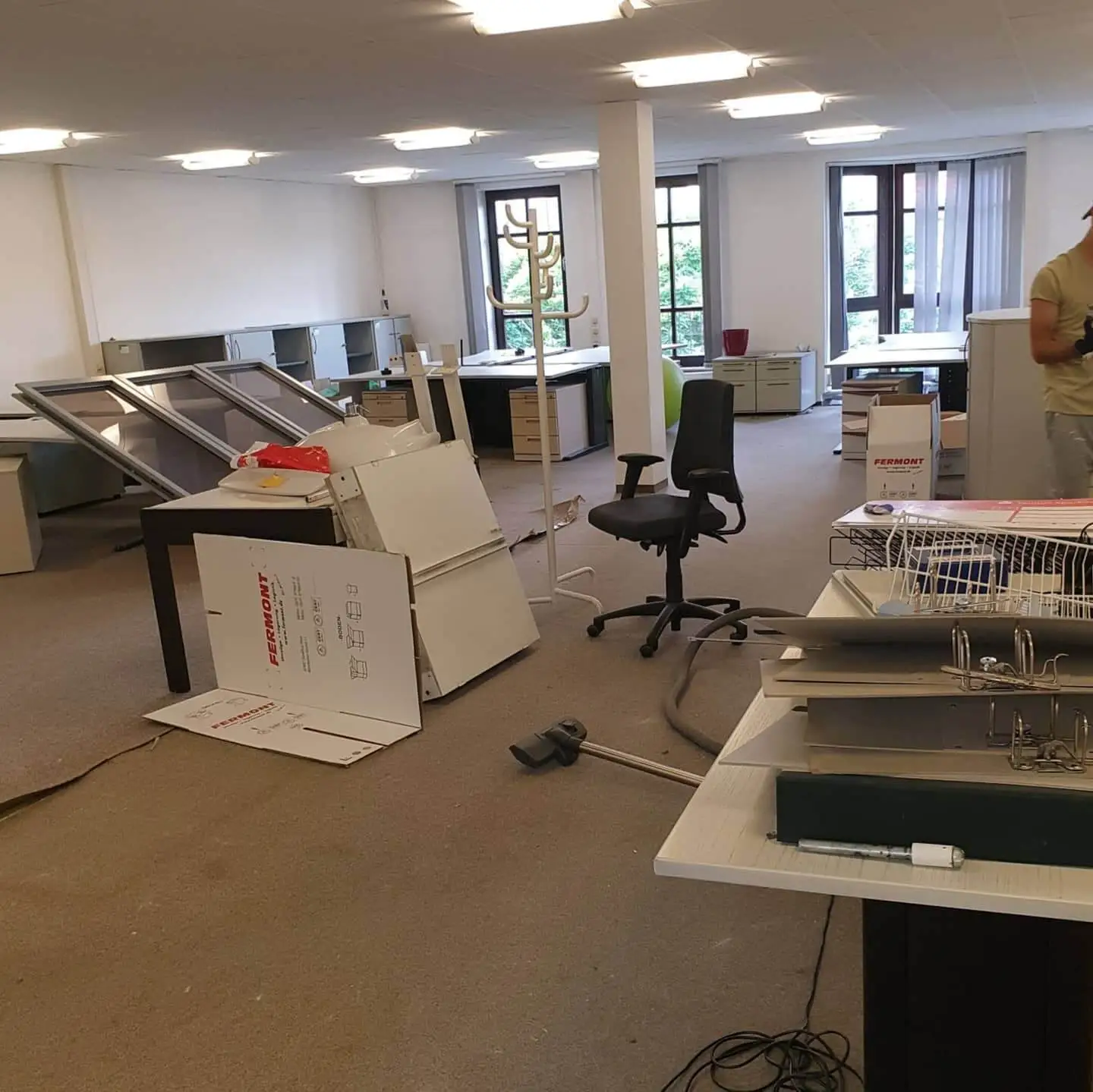 Büroauflösung vorher in Wiesbaden